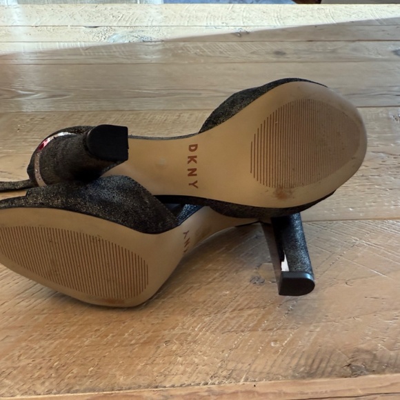 Women DKNY Colby T-Strap Sand Pump Open Toe Sandal size 40 or 9 - Picture 6 of 6